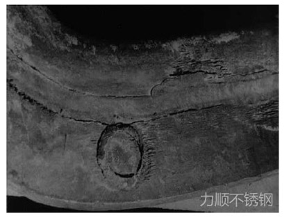 使用在硫酸酸洗液中的AISI316鉤具，其焊縫周圍發(fā)生的晶間腐蝕